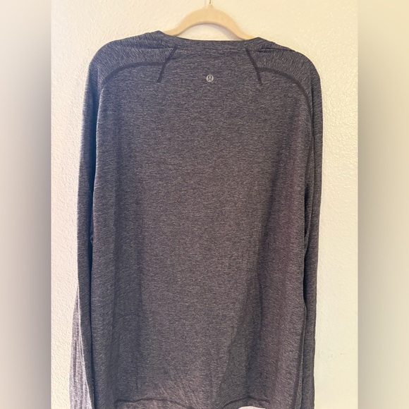 lululemon athletica🍋🤩Charcoal Long Sleeve Tee - Picture 5 of 6